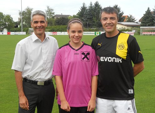 Dressenspende an die U14 von der Raika Neunkirchen und Hrn. Stranz